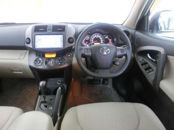 Toyota Vanguard used car 2011 model Silver color photo: Interior view