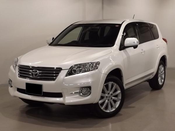 Toyota Vanguard used car 2013 model Pearl White color photo: Front view