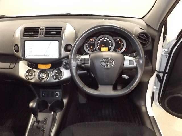 Toyota Vanguard used car 2013 model Pearl White color photo: Interior view