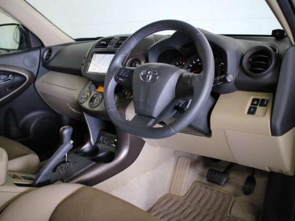 Toyota Vanguard used car 2013 model Silver color photo: Interior view