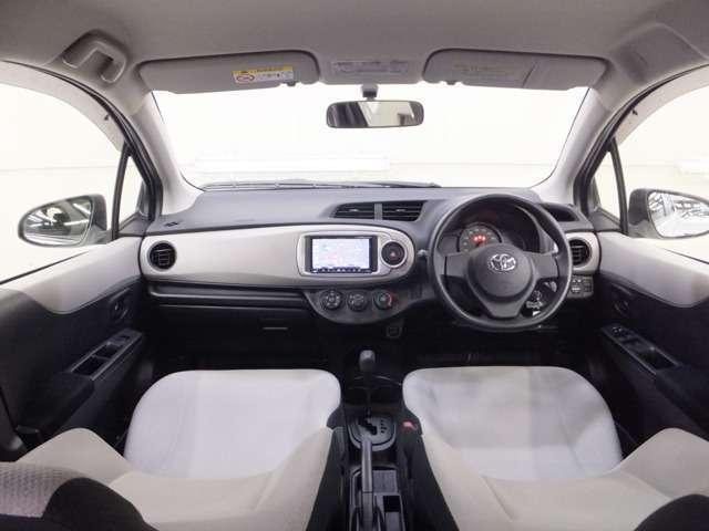 Used Toyota Vitz 2014 Pearl White photo: interior view
