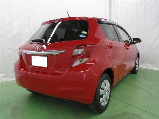 Used Toyota Vitz 2014 Red photo: Back view