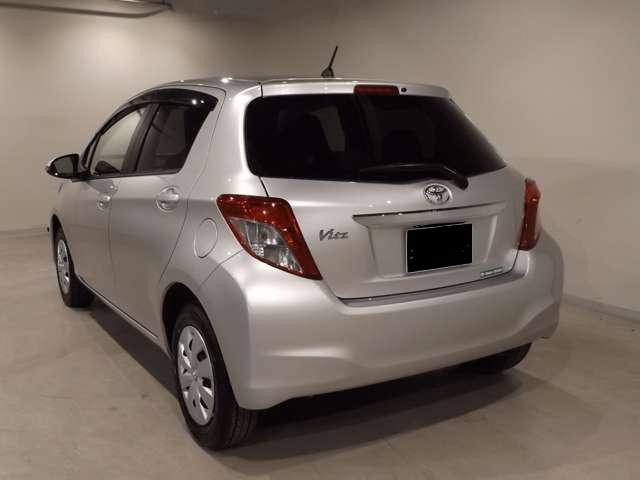 Used Toyota Vitz 2014 Silver photo: Back view