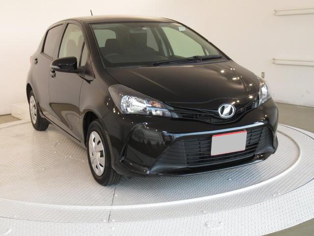 Used Toyota Vitz 2015 model Black color photo: Front view