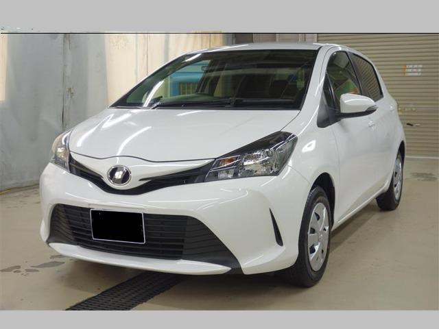 Used Toyota Vitz 2015 model White Pearl color photo: Front view