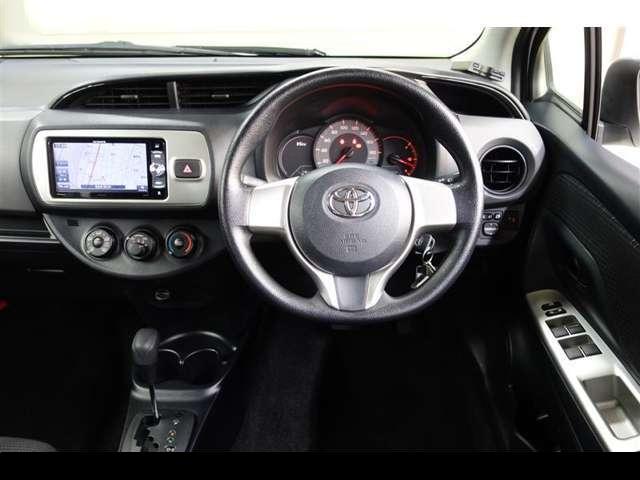 Used Toyota Vitz 2015 model White Pearl color photo: Interior view