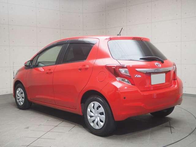Used Toyota Vitz 2015 model Red color photo: Back view