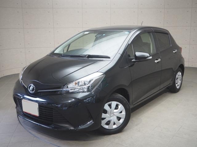 Used Toyota Vitz 2016 model Black color photo: Front view