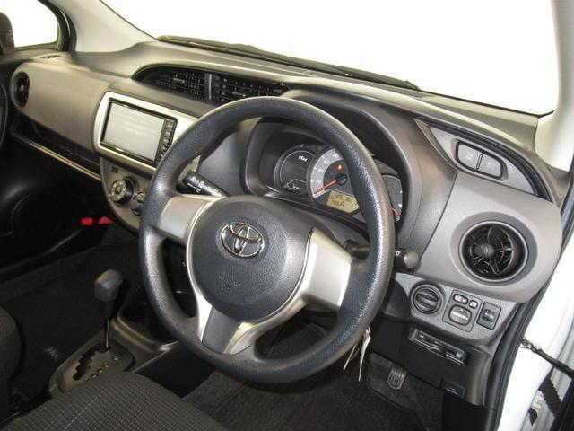 Used Toyota Vitz 2016 model White Pearl color photo: Interior view