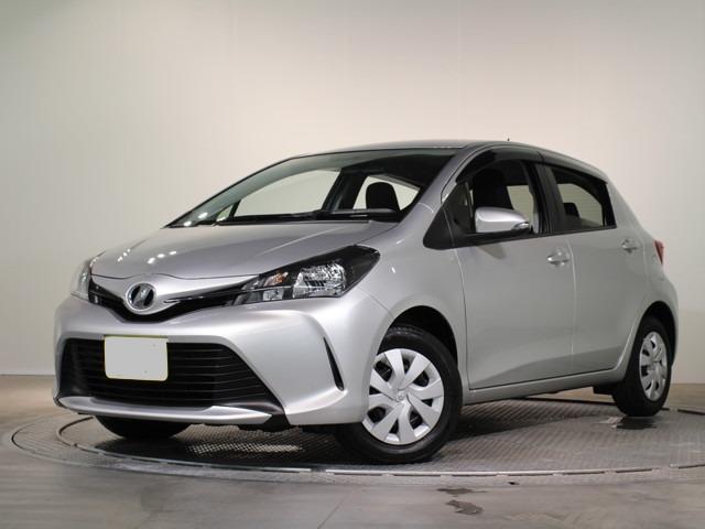 Used Toyota Vitz 2016 model Silver color photo: Front view