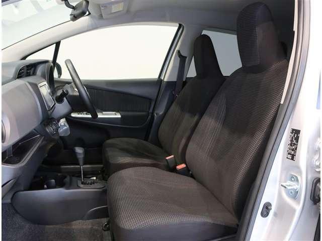 Used Toyota Vitz 2016 model Silver color photo: Interior view