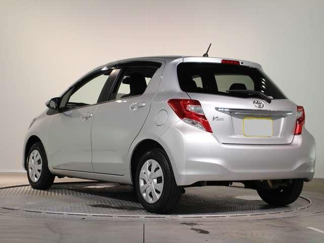Used Toyota Vitz 2016 model Silver color photo: Back view