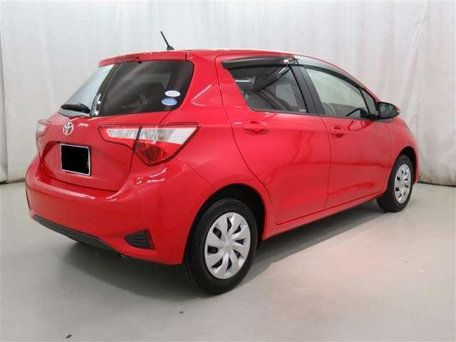 Used Toyota Vitz 2017 model Red color photo: Back view