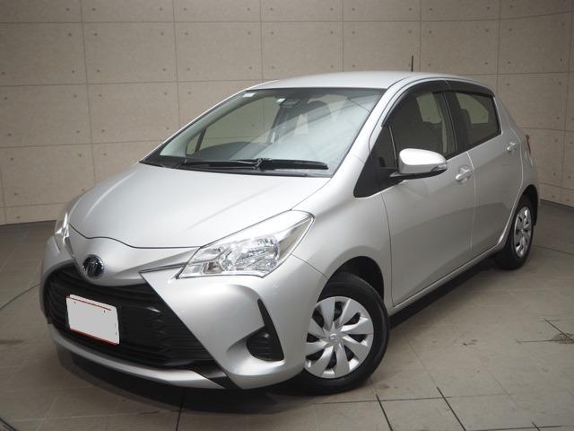 Used Toyota Vitz 2017 model Silver color photo: Front view