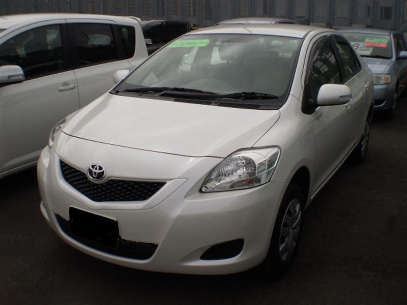 Used Toyota Belta 2012 Model White Pearl photo: Front view