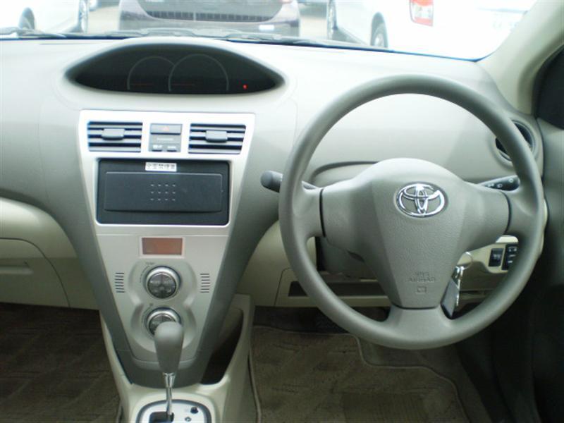 Used Toyota Belta 2012 Model White Pearl photo: Interior view