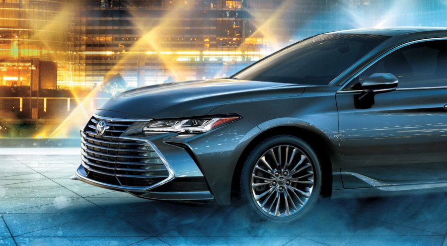Toyota Avalon Left Hand Drive photo: Front view