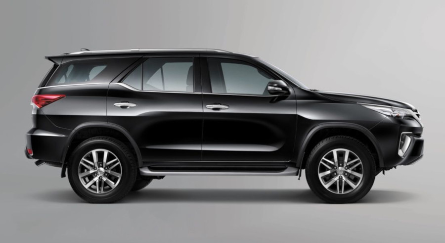Toyota Fortuner Left Hand Drive photo: Side view