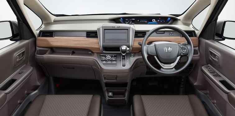 New Honda Freed photo: Cockpit view
