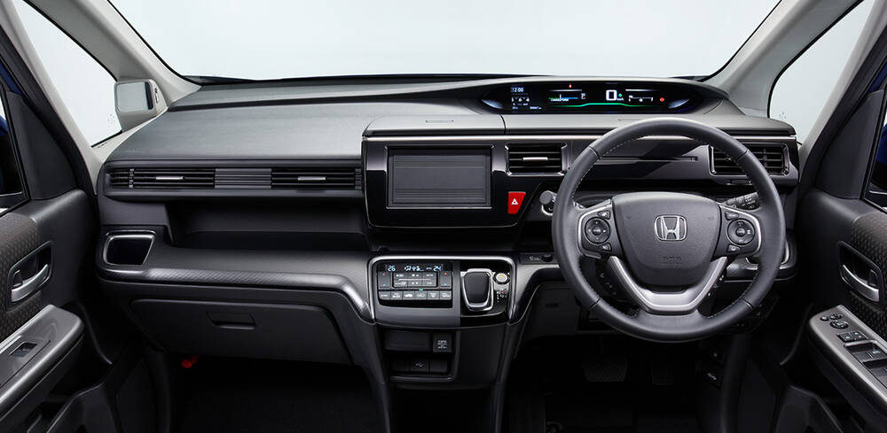 New Honda Stepwgn Spada e-HEV photo: Cockpit view image