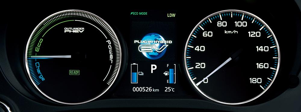 Mitsubishi Outlander PHEV Photo: Cockpit Panel