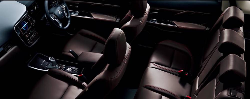 Mitsubishi Outlander PHEV Photo: Interior view 3