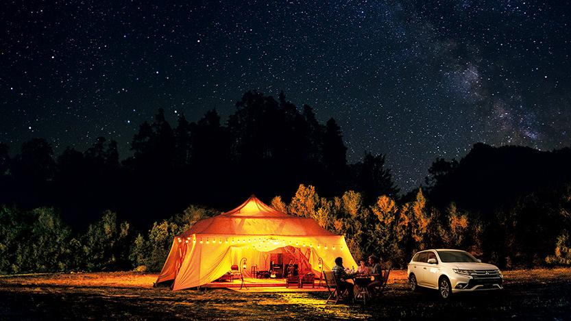 Mitsubishi Outlander PHEV Photo: Night view