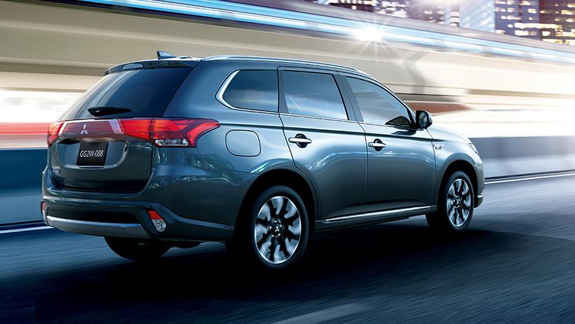 New Mitsubishi Outlander PHEV photo : Rear view 3
