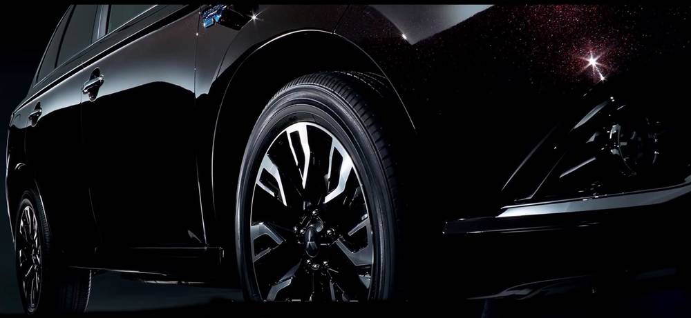 Mitsubishi Outlander PHEV Photo: Side view