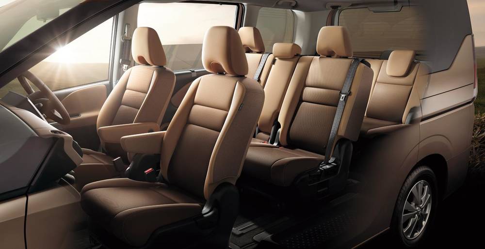 New Nissan Serena/Highway Star photo: Interior view (inside view) 1