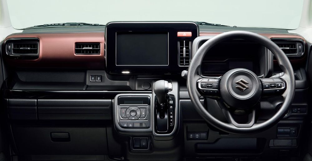 New Suzuki Spacia Custom photo: Cockpit view image