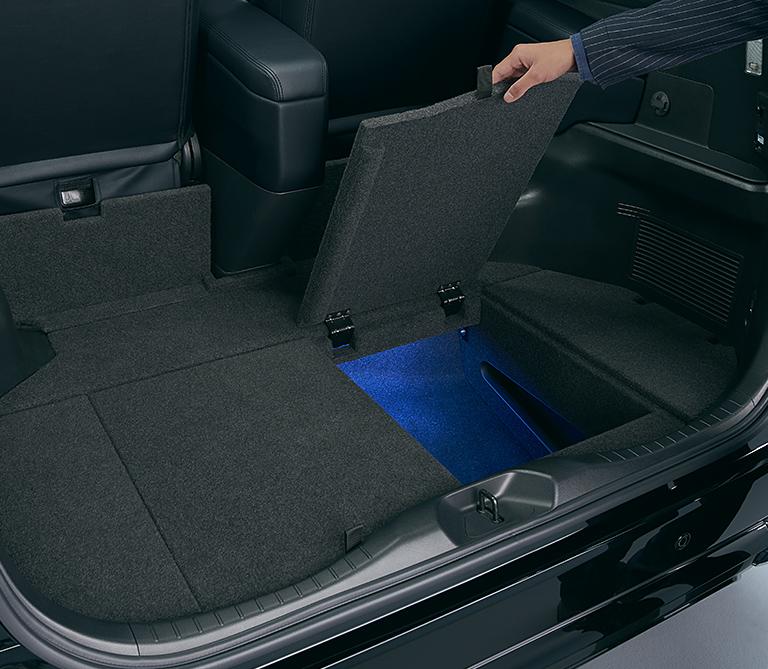 New Toyota Alphard Royal Lounge photo: Luggage Space 2
