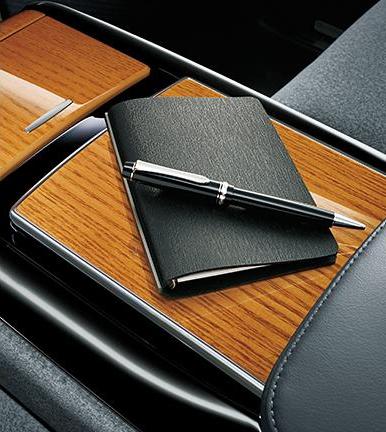 New Toyota Century photo: Accessory image