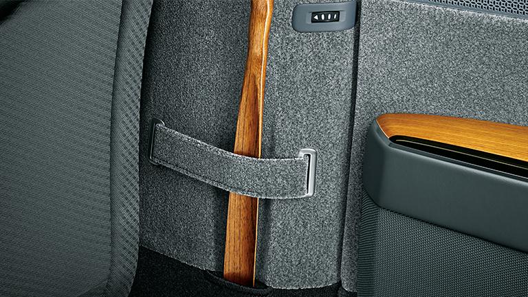 New Toyota Century photo: Rear Seat Shoehorn