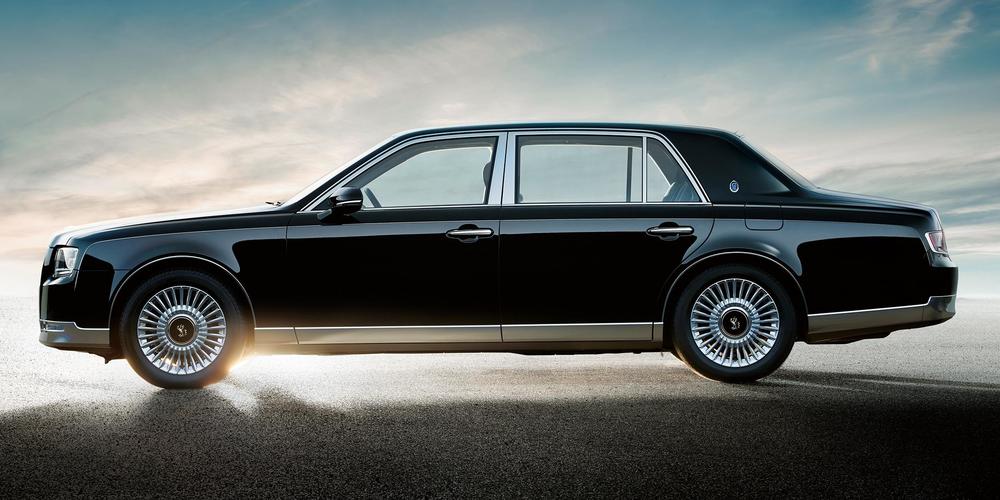 New Toyota Century photo: Side view