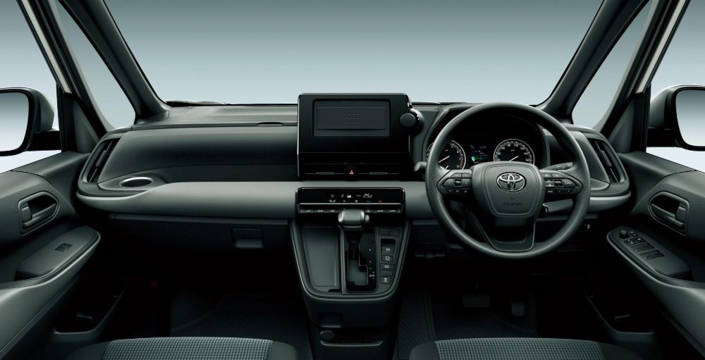 New Toyota Noah photo: Cockpit view image