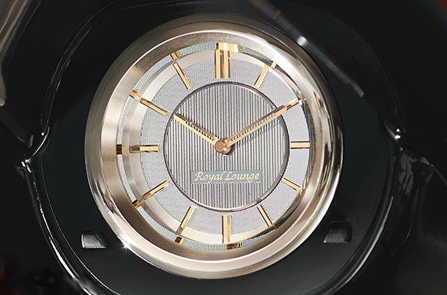 New Toyota Vellfire Royal Lounge pictures: Classic Clock