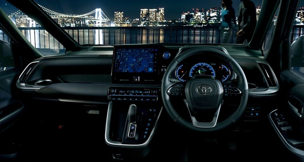 New Toyota Voxy Hybrid SZ photo: Cockpit view image