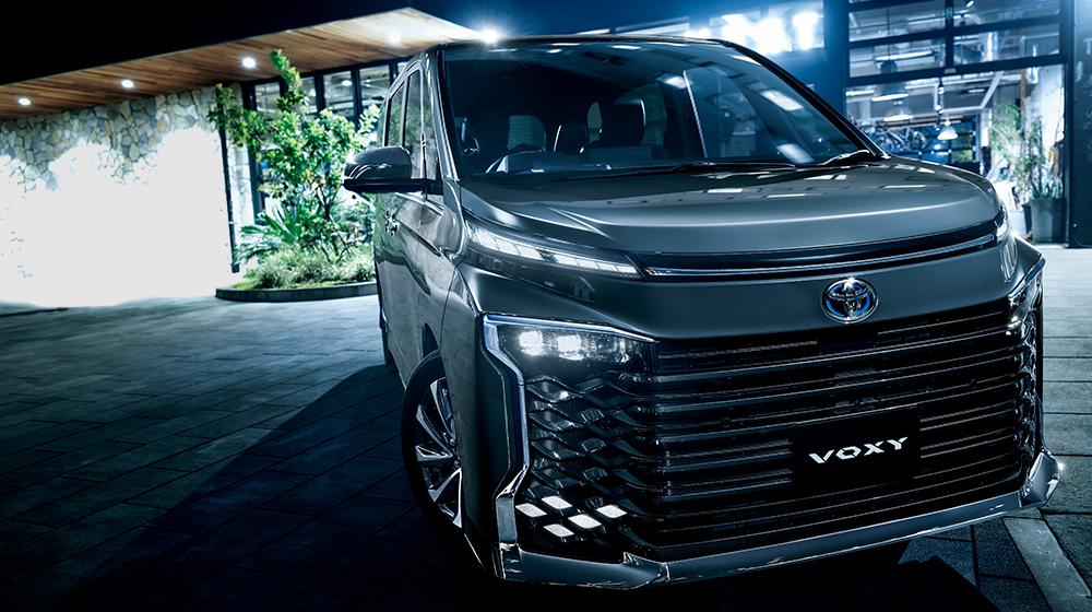 New Toyota Voxy Hybrid SZ photo: Front view image