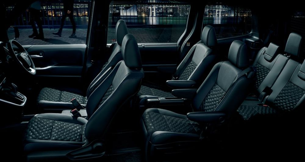 New Toyota Voxy Hybrid SZ photo: Interior view image