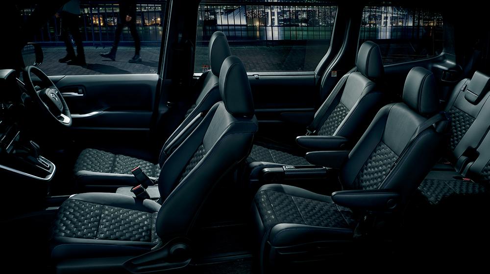New Toyota Voxy Hybrid SZ photo: Interior view image