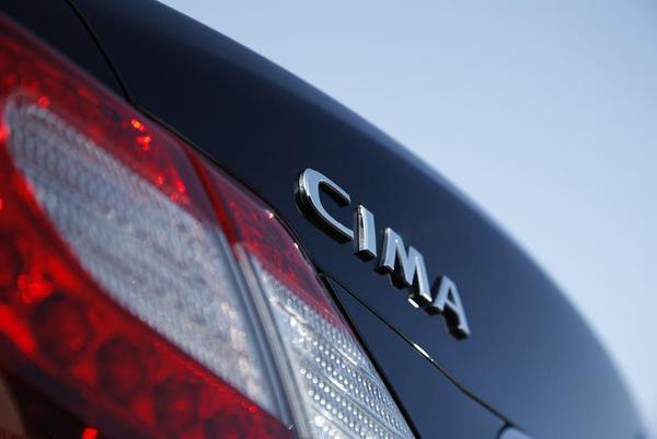New Nissan Cima Hybrid photo: Back view