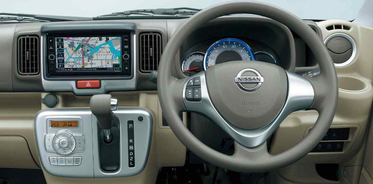 Nissan NV100 Clipper Rio Cockpit