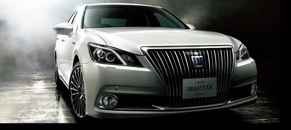 New Toyota Crown Majesta Hybrid photo: Front image