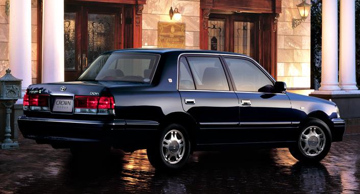 New Toyota Crown Sedan photo: Back image