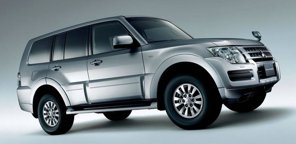 New Mitsubishi Pajero - Front view (5 Doors)