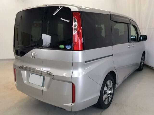 Used Honda Stepwagon 2016 model Silver  body color photo: Back view