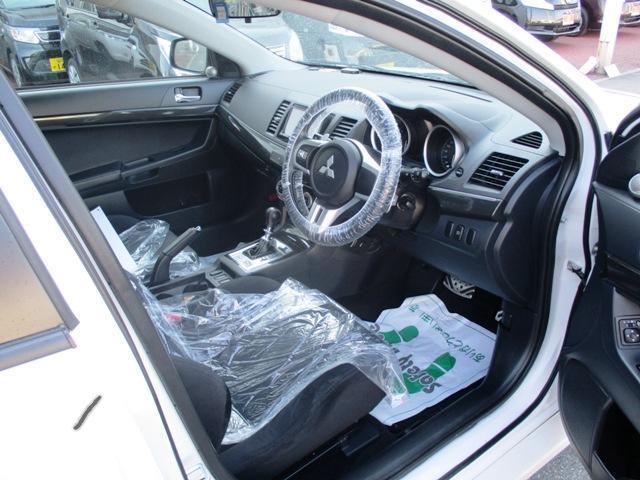 Photo: Used Mitsubishi Lancer Evolution-10, 2009 Model, White color, Interior view
