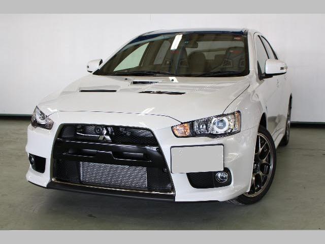 Photo: Used Mitsubishi Lancer Evolution-10, 2015 Model, White color, Front view