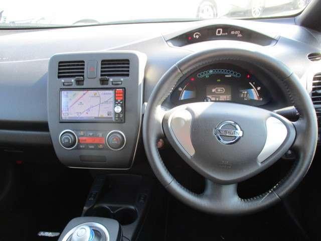 Used Nissan Leaf White Pearl body color 2016 model photo: Interior view